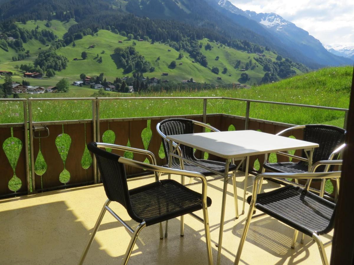 Appartement In Hus Signal Met Prachtig Uitzicht Op De Bergen Klosters Esterno foto