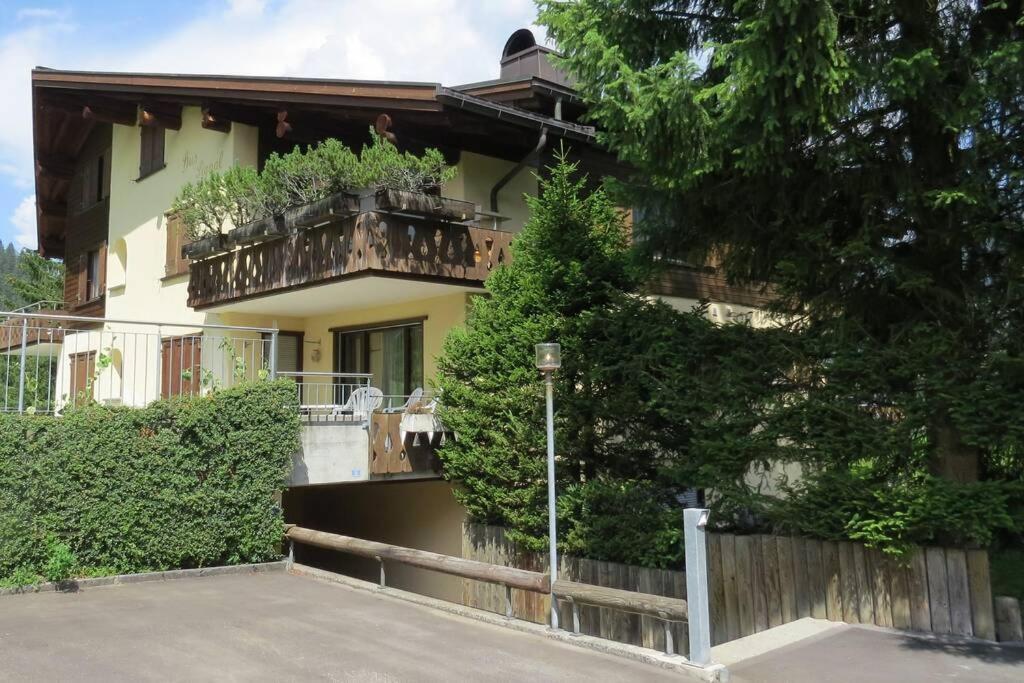 Appartement In Hus Signal Met Prachtig Uitzicht Op De Bergen Klosters Esterno foto