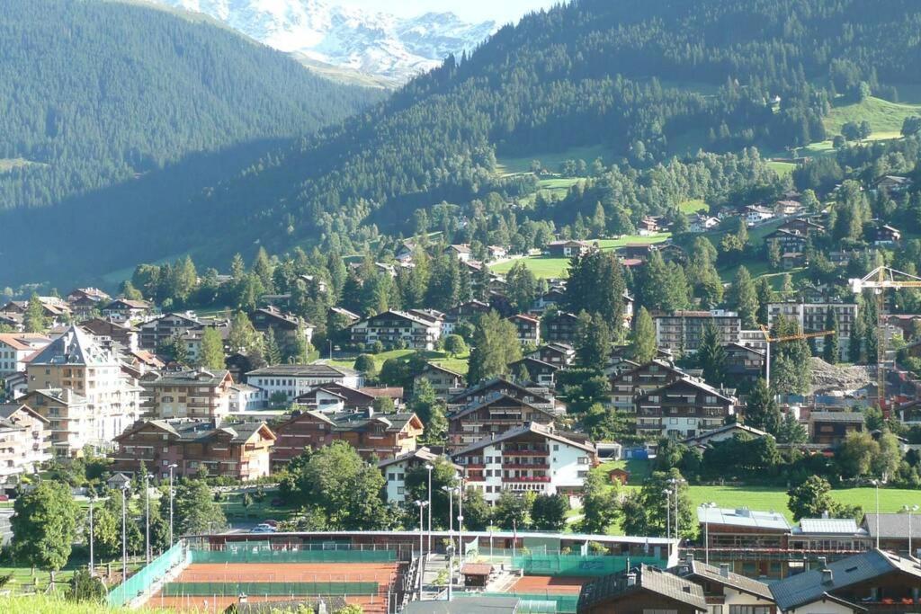 Appartement In Hus Signal Met Prachtig Uitzicht Op De Bergen Klosters Esterno foto